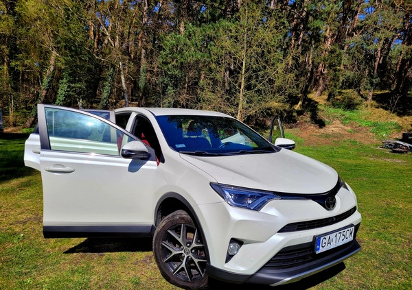 Toyota RAV4 cena 102090 przebieg: 93000, rok produkcji 2017 z Gorlice małe 106